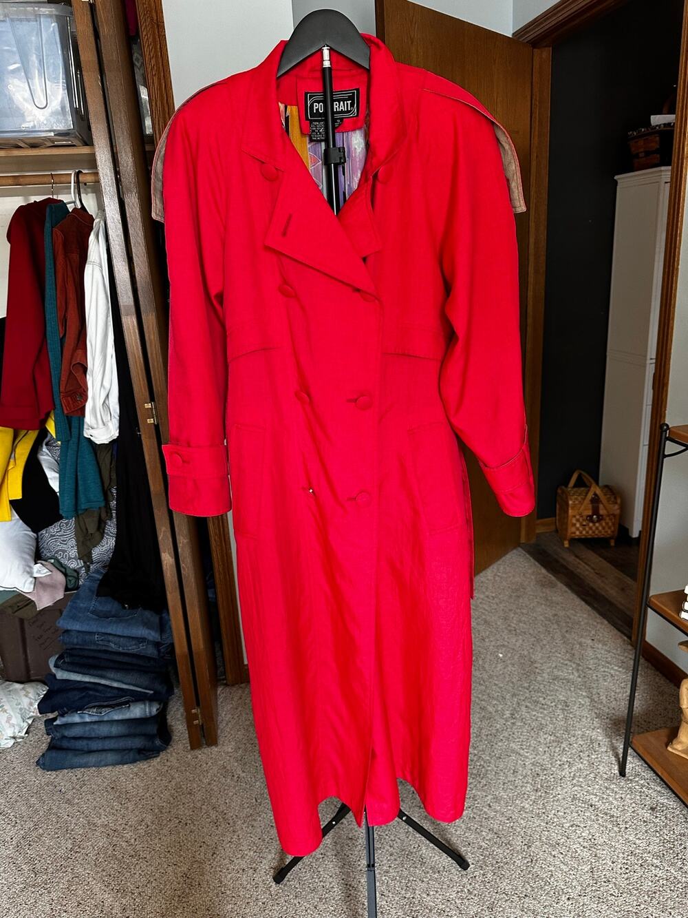 Vintage Portrait Trench Raincoat in a striking dark coral size 10